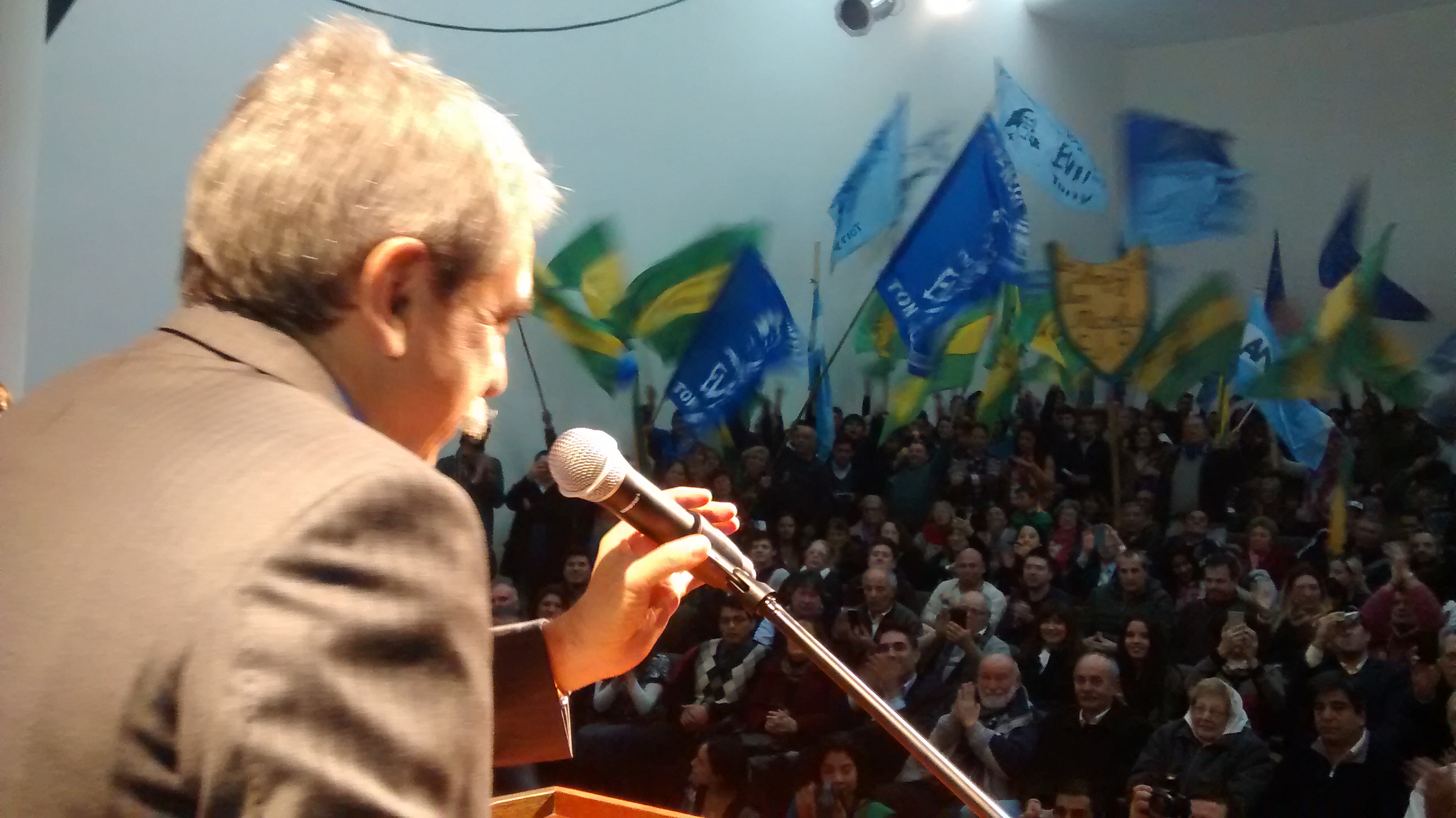 Aníbal Fernández “lo que queremos es que repartan las dos boletas muchachos”