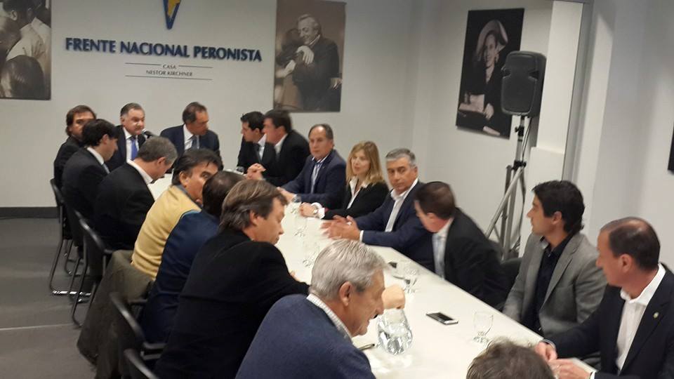 Gutiérrez junto a Scioli e intendentes del conurbano
