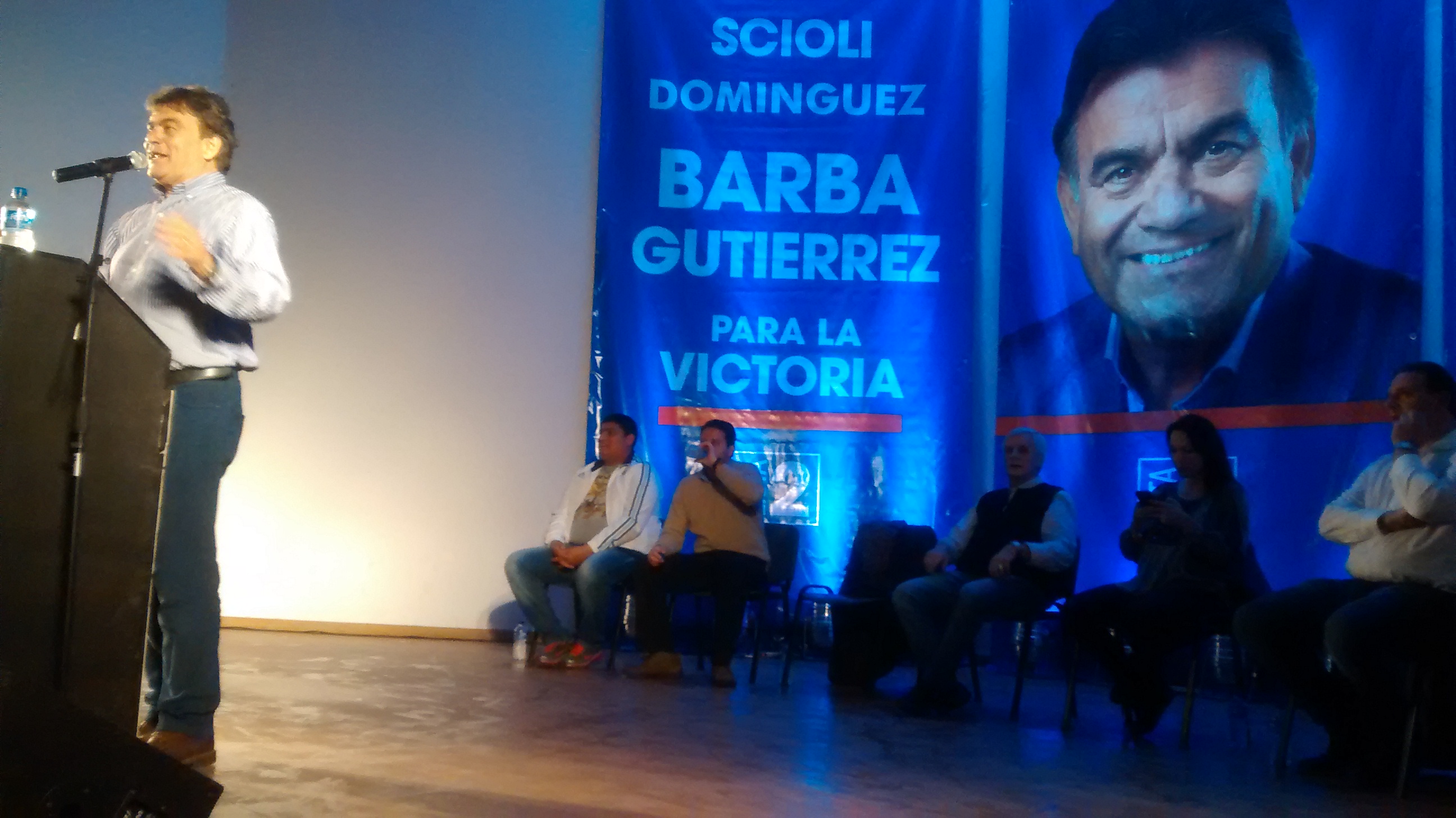 El Barba cerró la campaña con un multitudinario acto