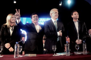 Cerró Domínguez con mensaje a Aníbal