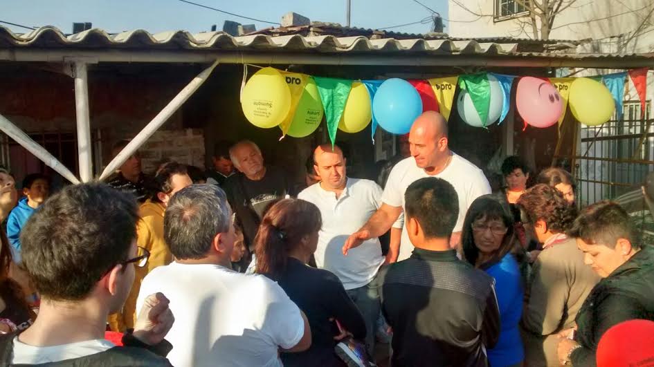 Molina recorrió el barrio Santa María