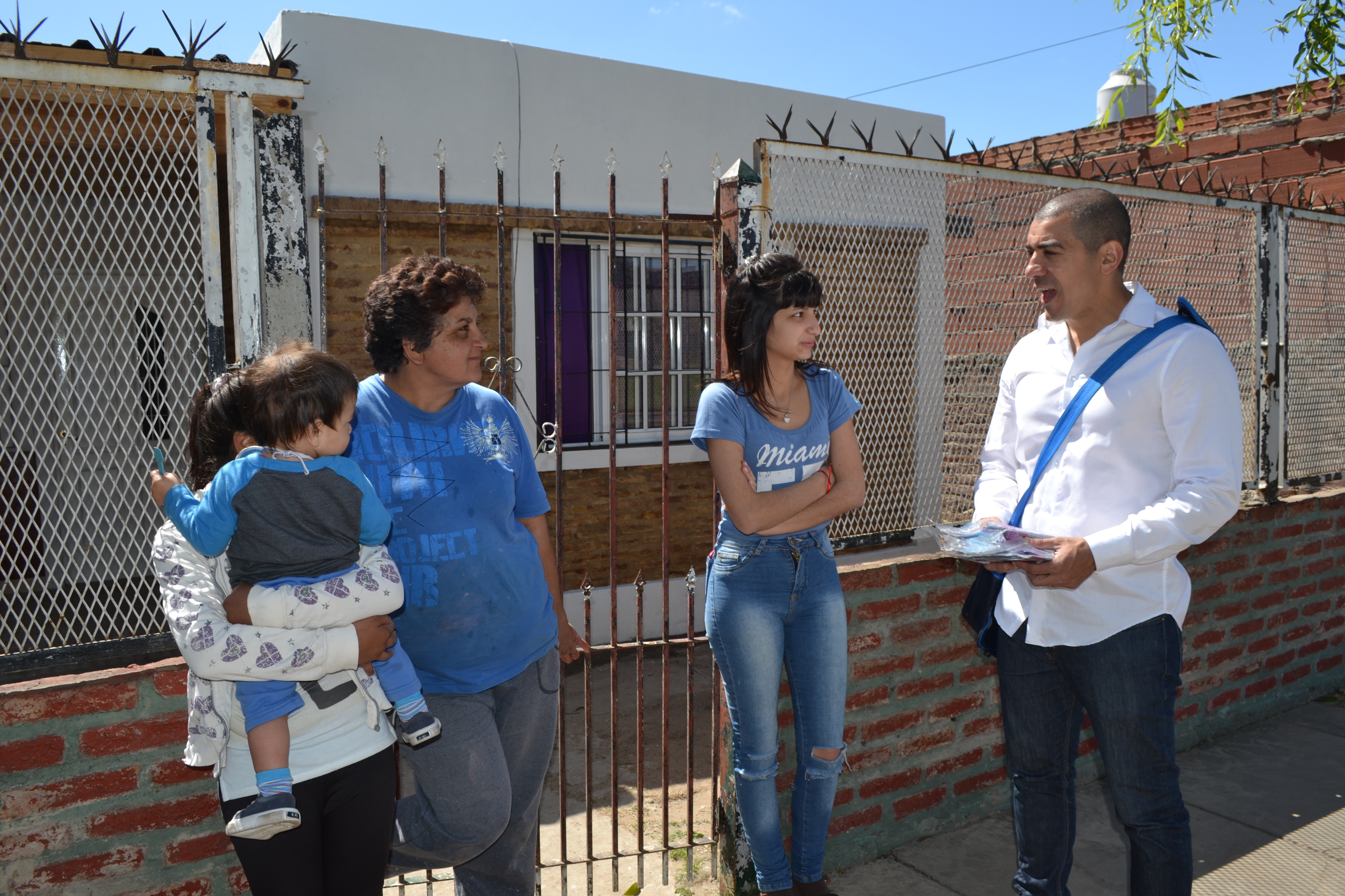 Walter Queijeiro cerró su campaña caminando los barrios