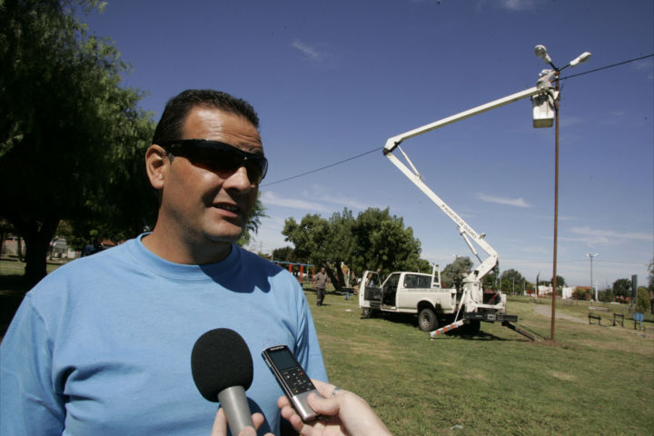 Barrionuevo “hicimos obras de iluminación muy importantes en El Monte e Itatí”
