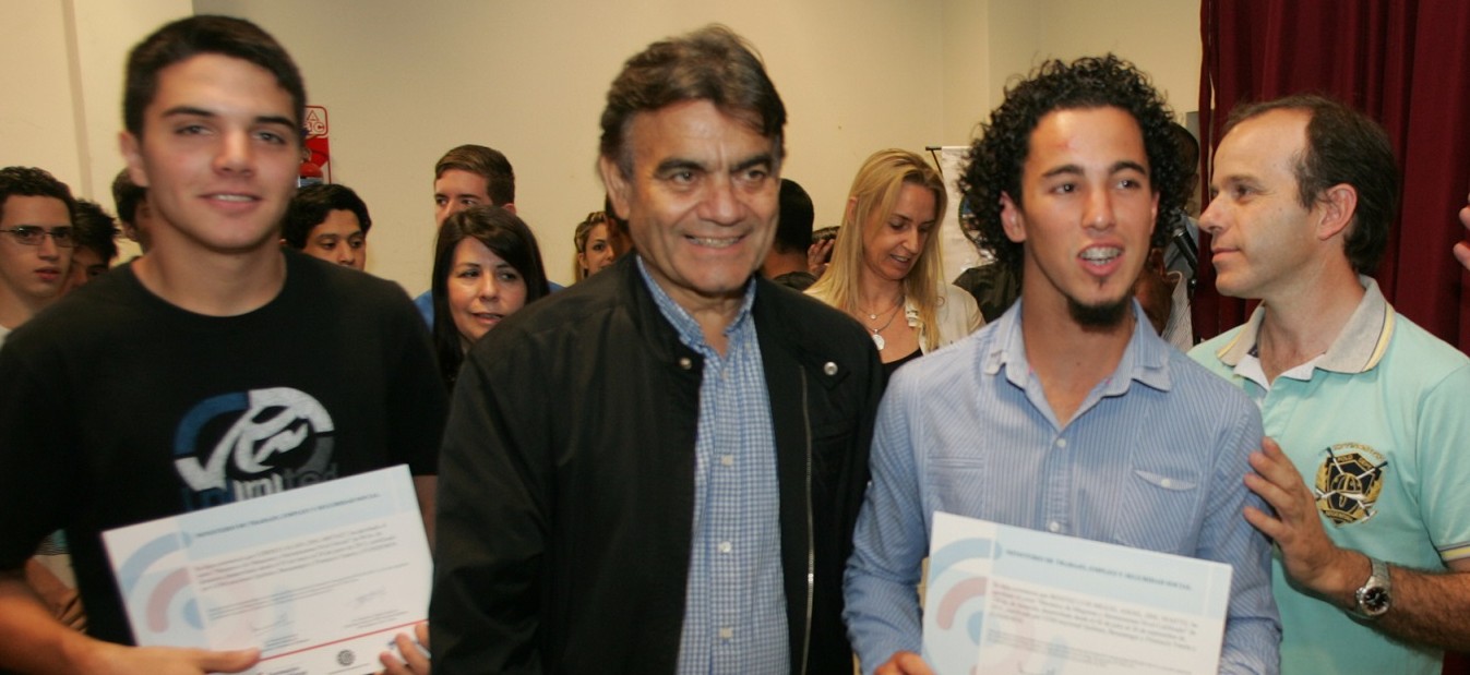 Gutiérrez entregó certificados de cursos de formación profesional