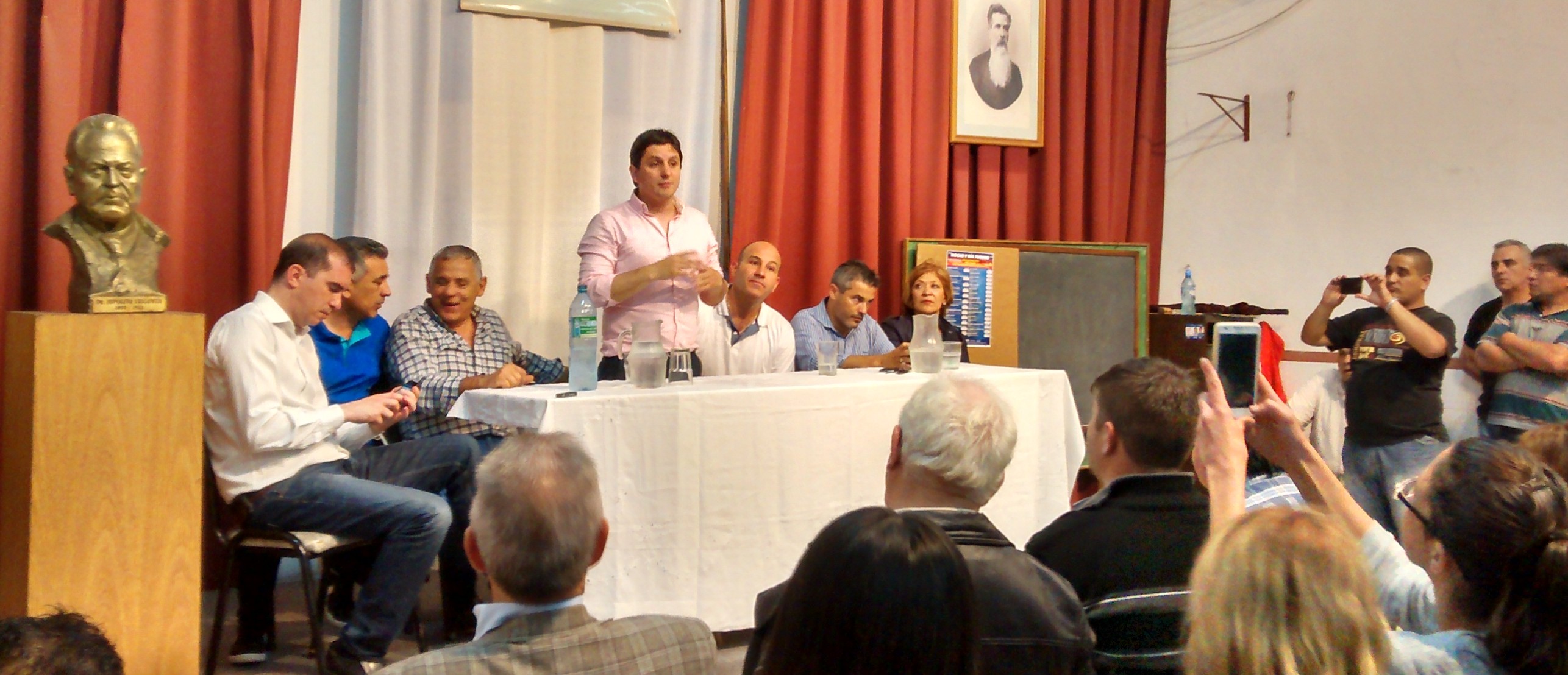 Plenario de la UCR con Martiniano Molina