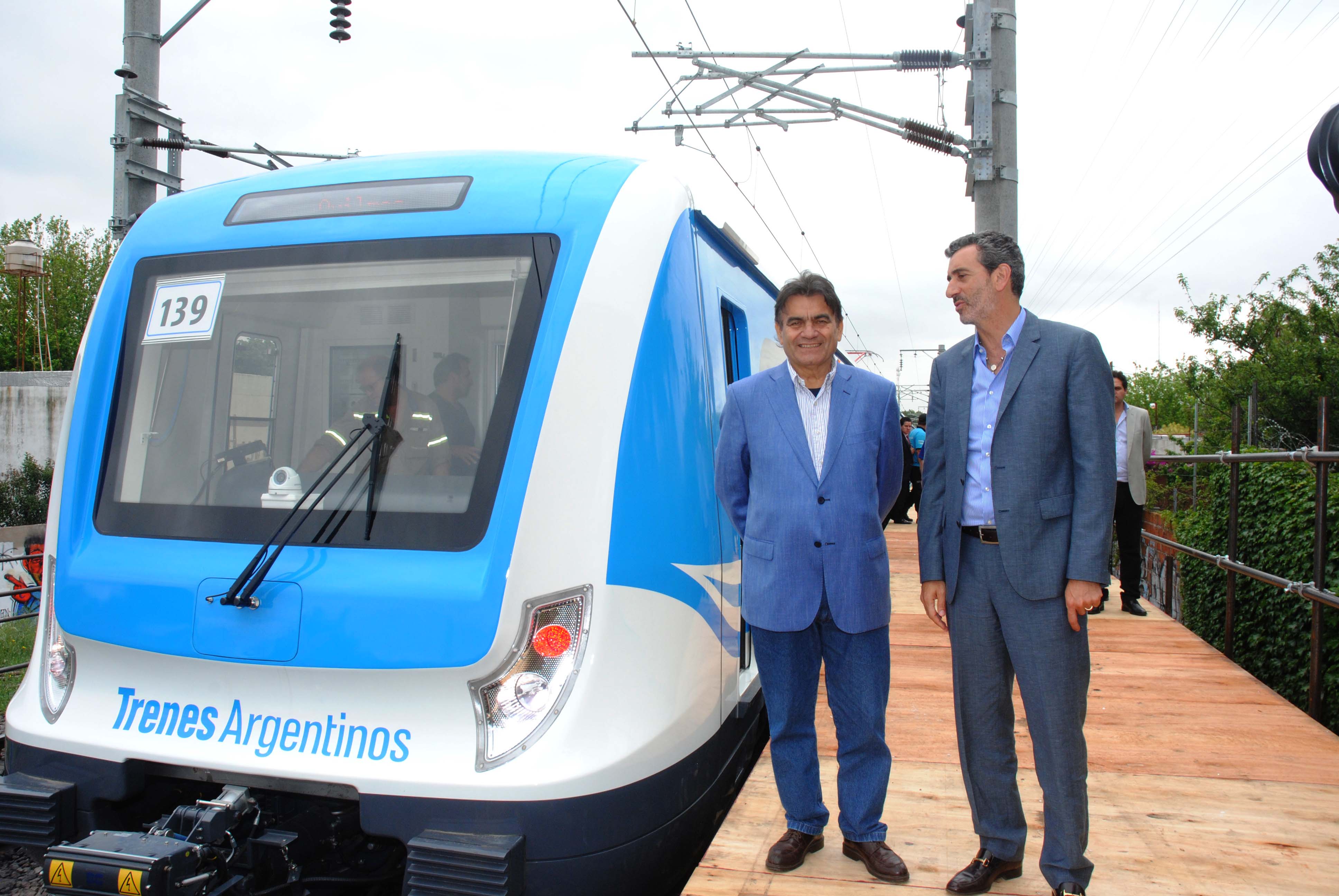 Randazzo y Gutiérrez probaron el tren eléctrico