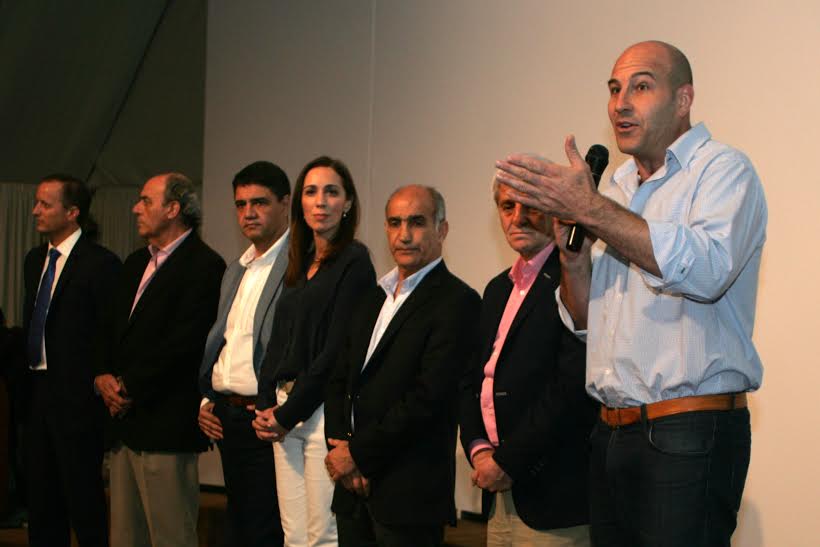 Molina junto a Vidal e intendentes