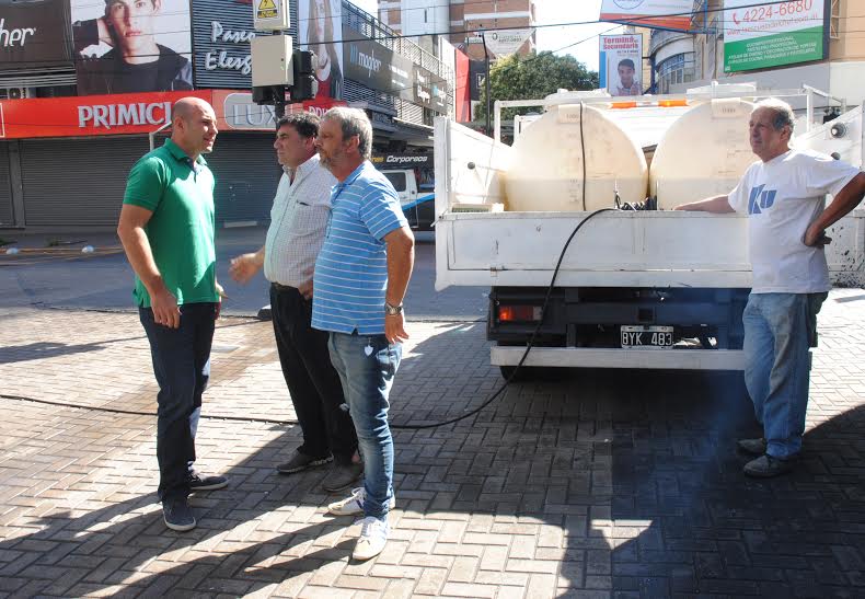 Molina supervisó operativo de limpieza en Quilmes centro