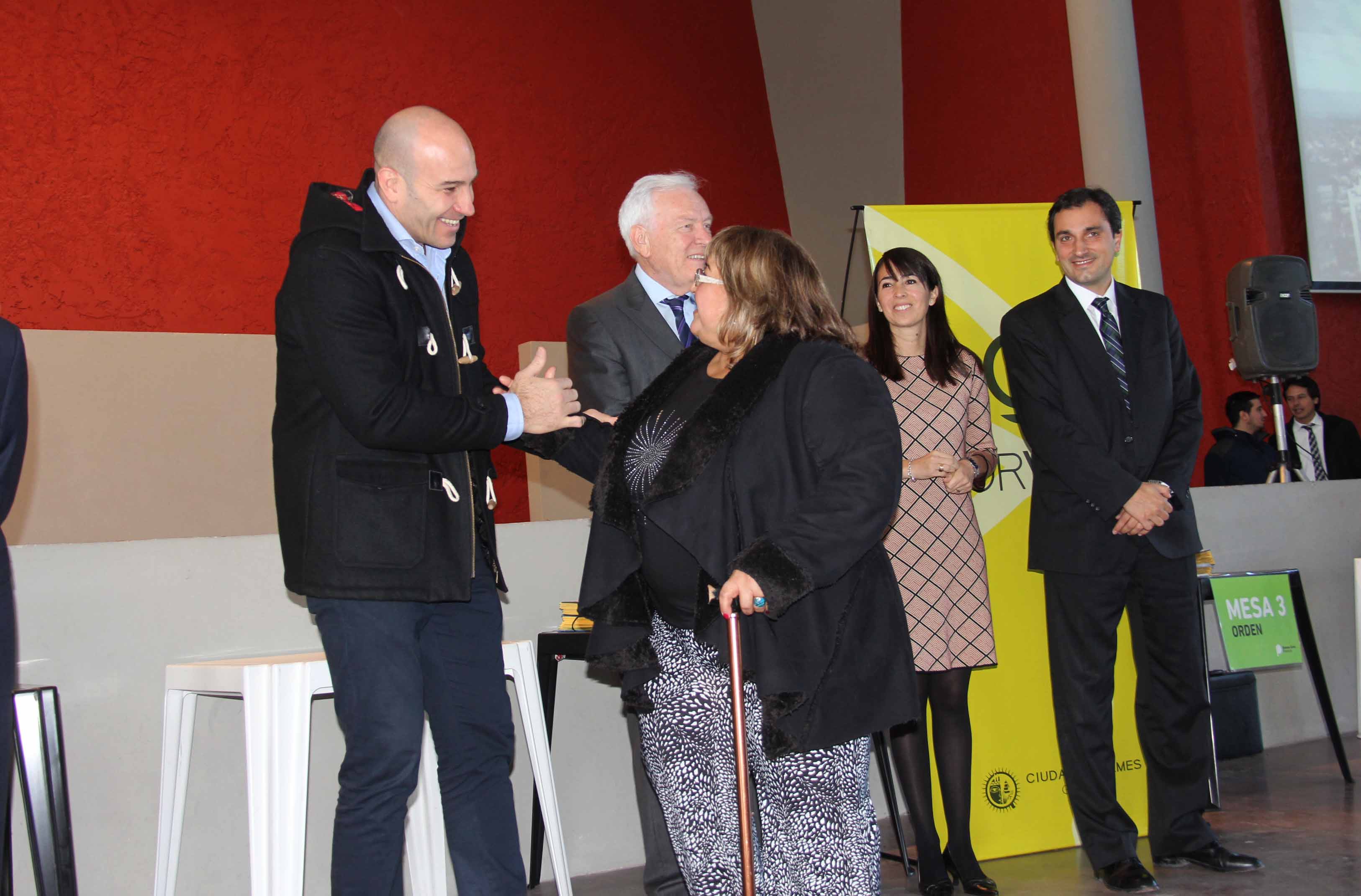 Junto al Ministro de Justicia de la provincia se entregaron escrituras