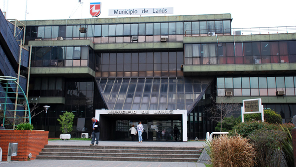 Denuncian despidos y cierre de programas de niñez en Lanús