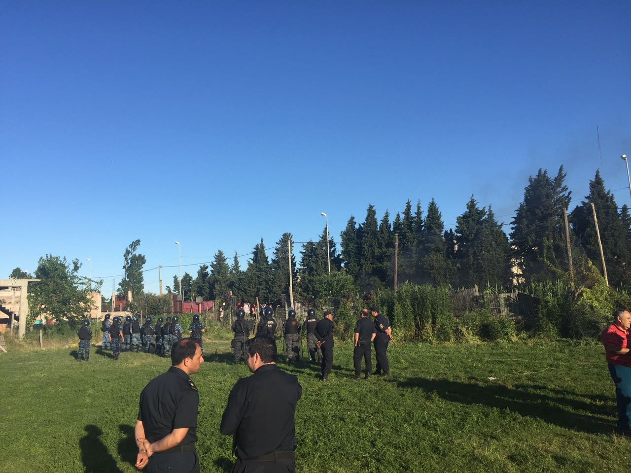 Recuperan los terrenos tomados