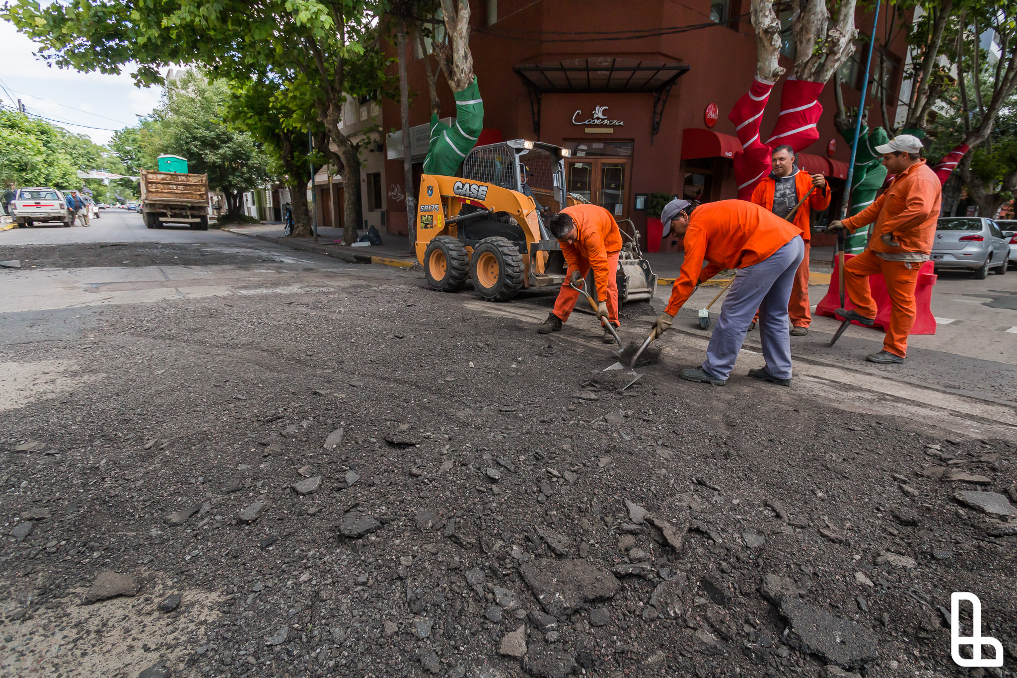 Reconstrucción de asfaltos en el centro de Lanús