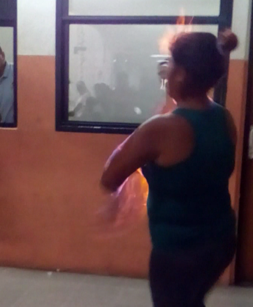 Mónica: “Me prendí fuego porque estoy cansada de promesas”