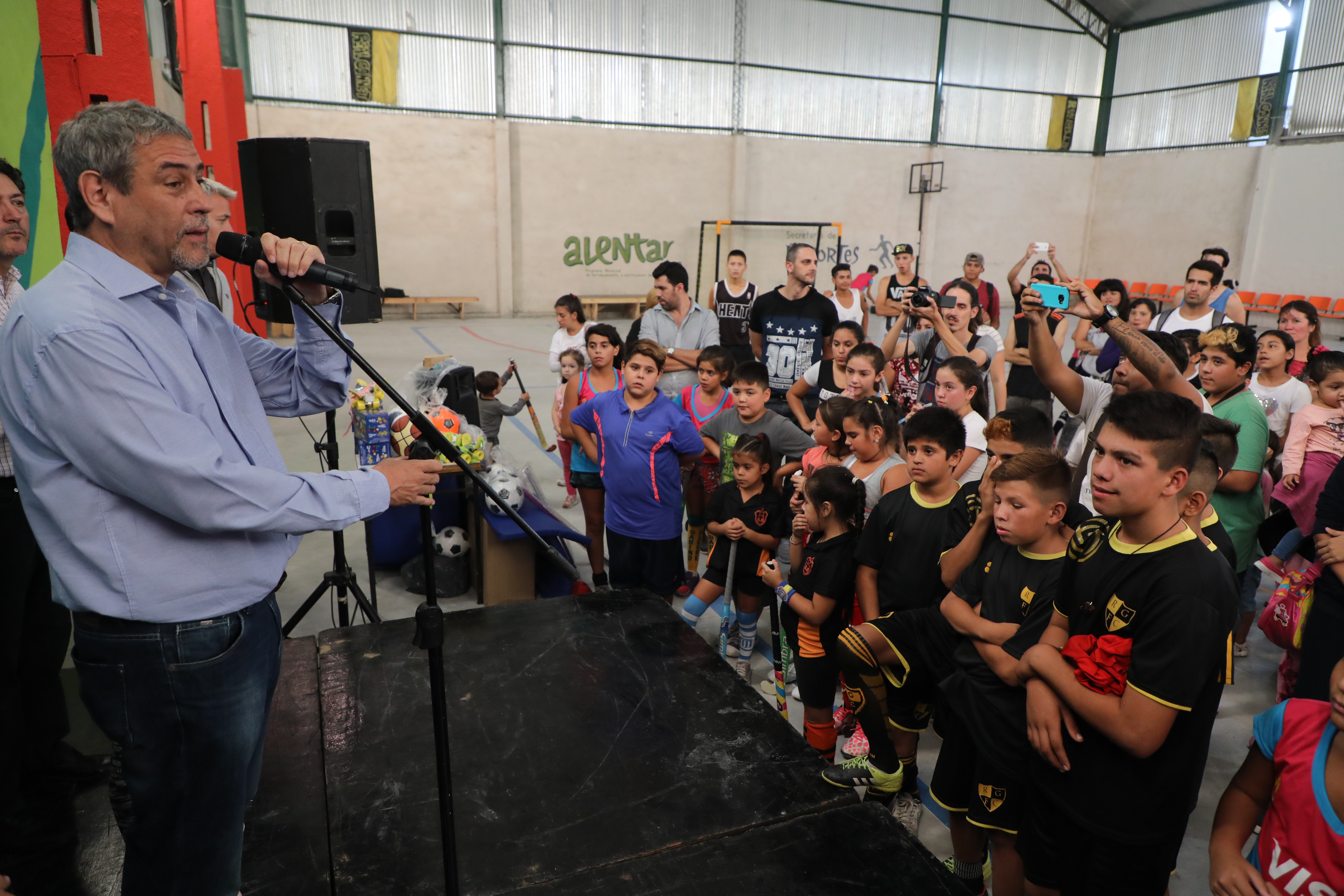 Ferraresi inauguró el renovado Polideportivo Real Gonnet de Wilde