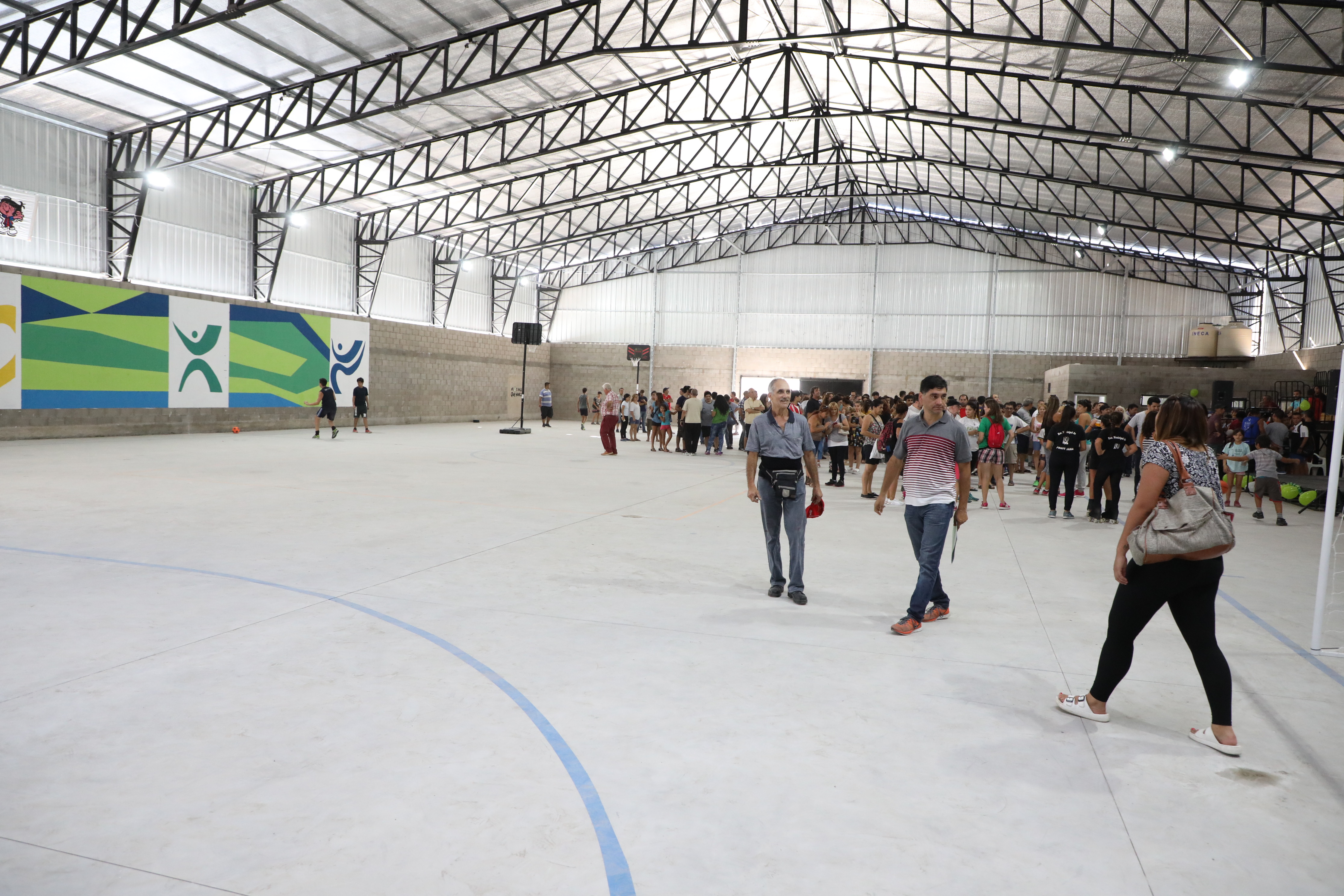 Ferraresi inauguró el Polideportivo “José Mármol”