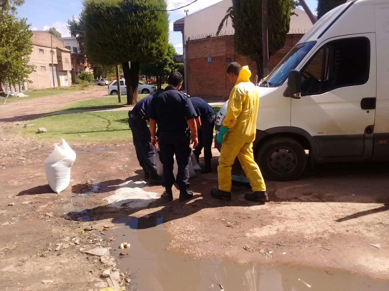 Clausuran estación de servicio por derrame contaminante