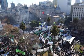 Marchas para no escuchar y contramarchas de la sordera