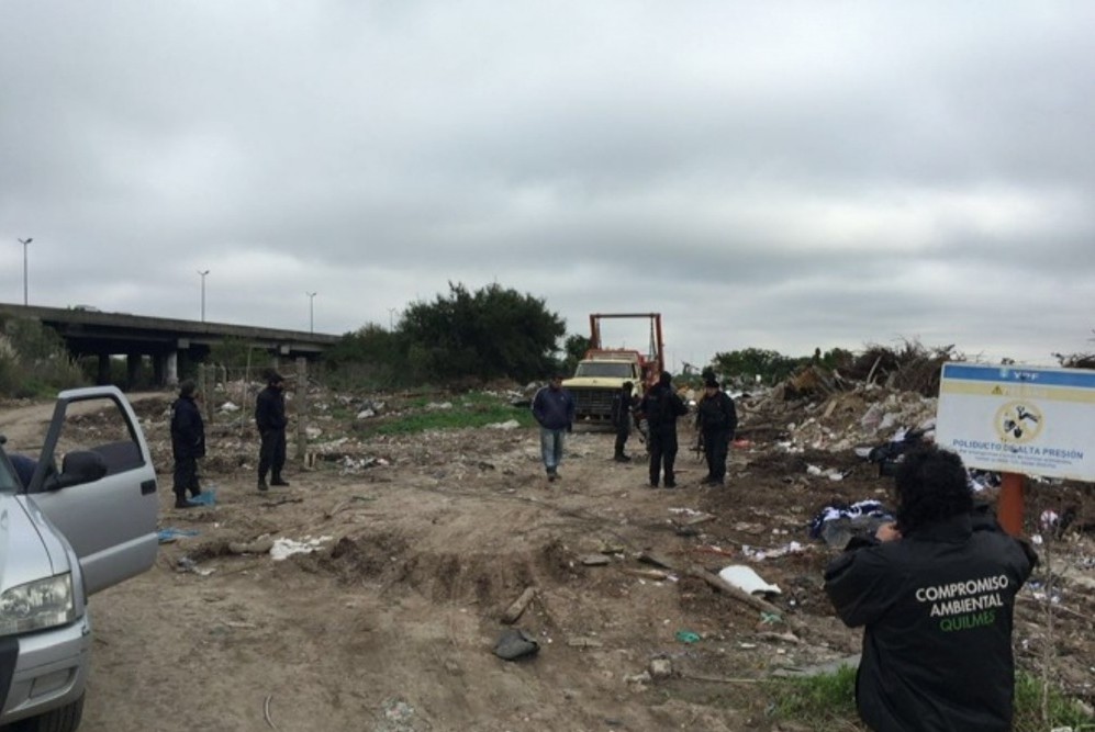 Funcionaria municipal amenazada con un cuchillo en la garganta