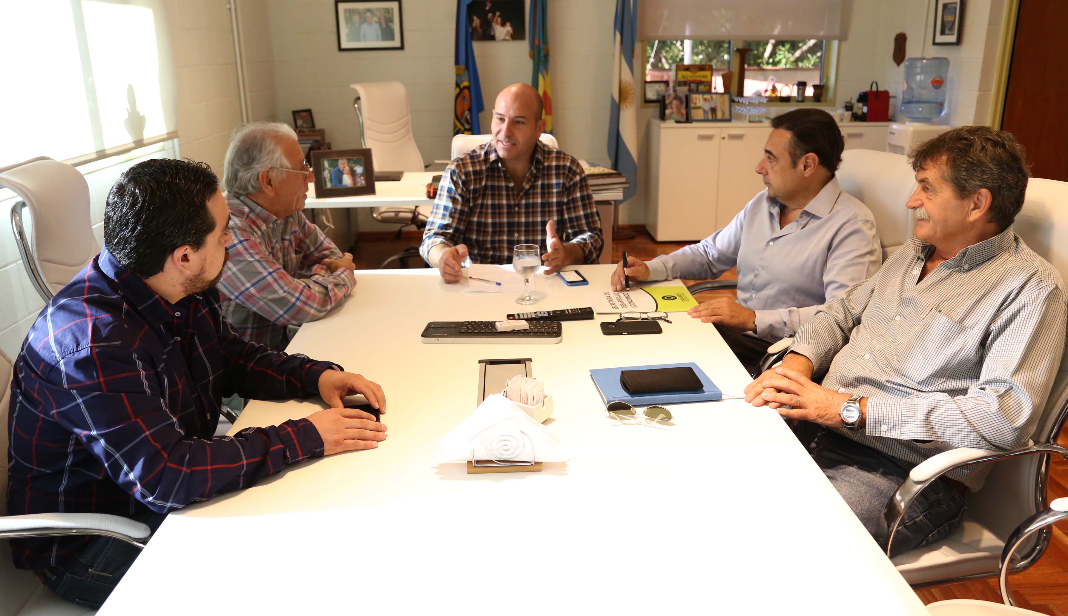 Molina se reunió con representantes de la AOT