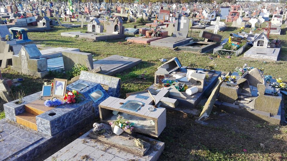 Profanaron más de 180 tumbas en el cementerio de Florencio Varela