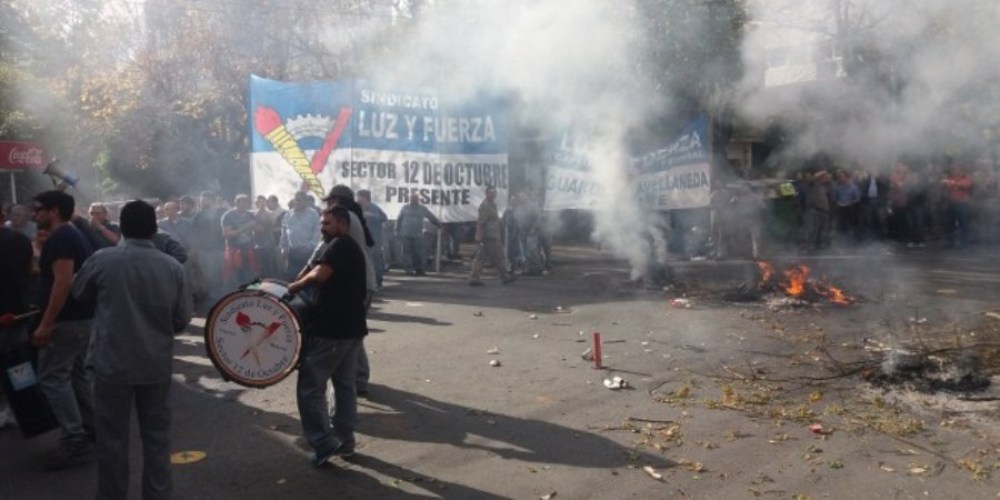 Protesta en  EDESUR por incumplimiento de acuerdos con el gremio