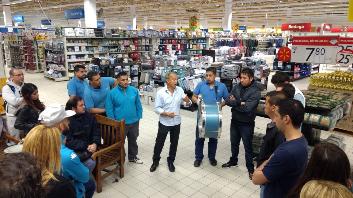 Despiden 50 trabajadores en Walmart Sarandí