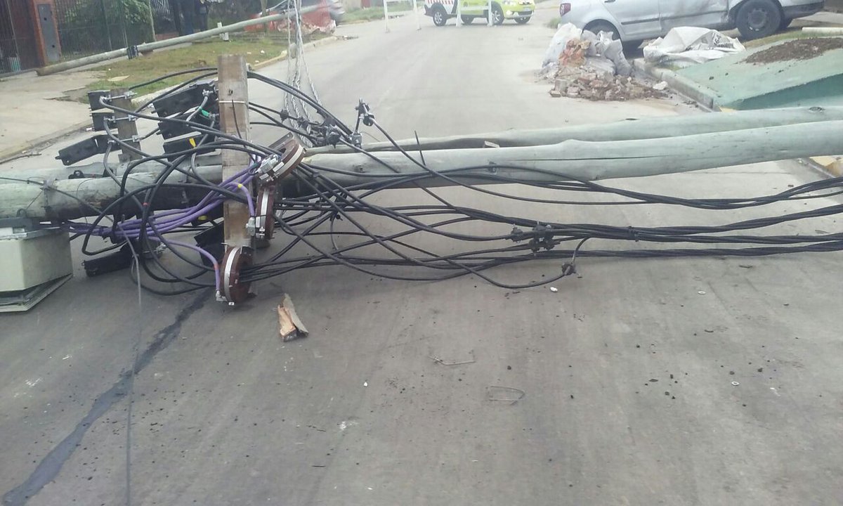 Temor en Covendiar por caída de postes de luz