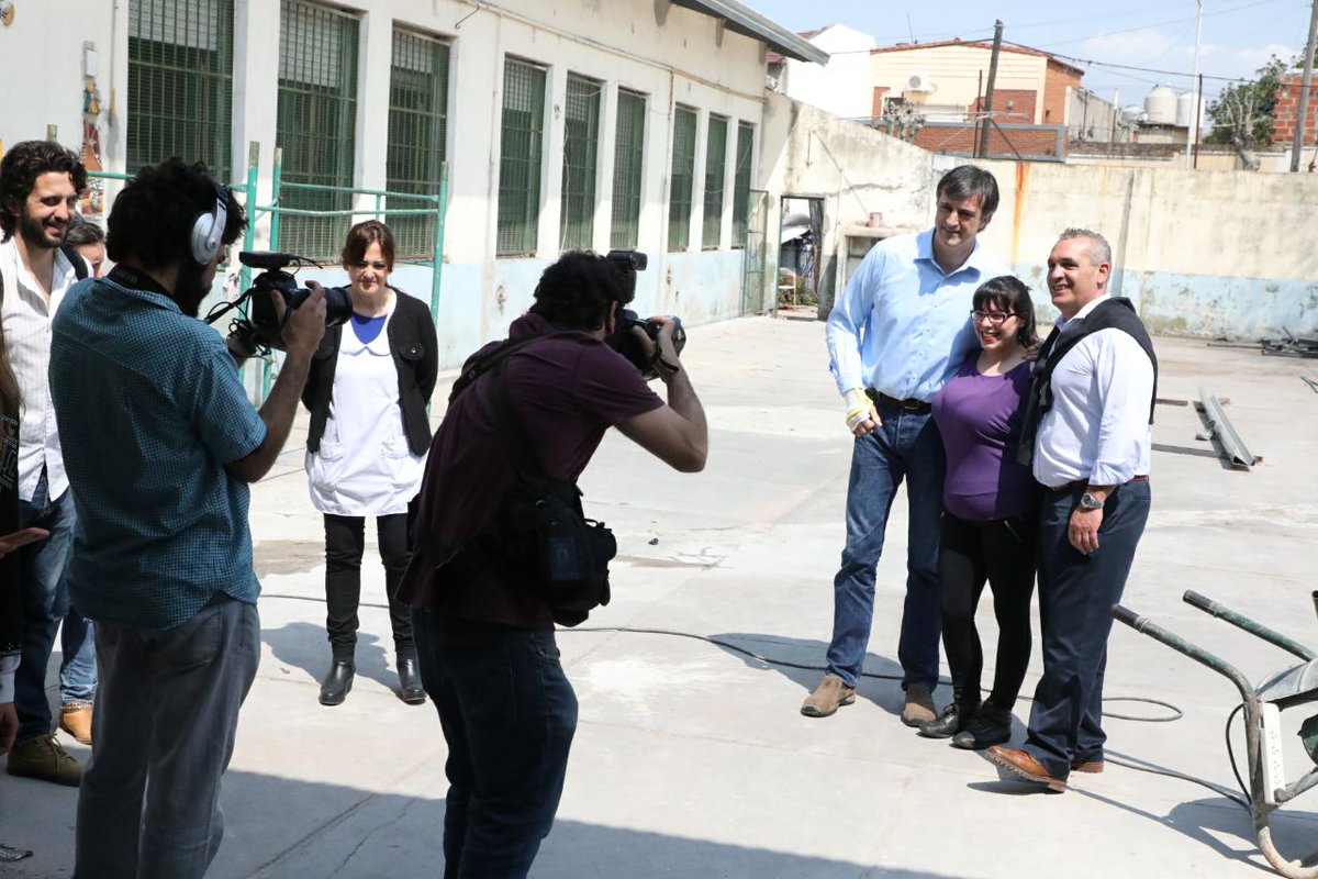 Críticas a Bullrich por visitar una escuela reparada con fondos municipales