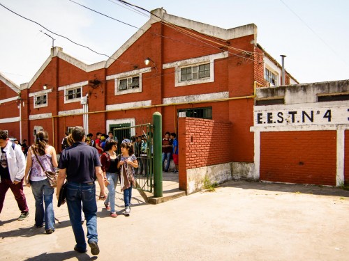 Piden explicaciones tras el ingreso de la policía a una escuela