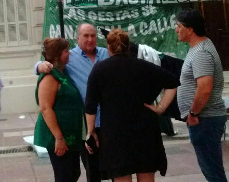 Molina padre visitó el acampe de ATE