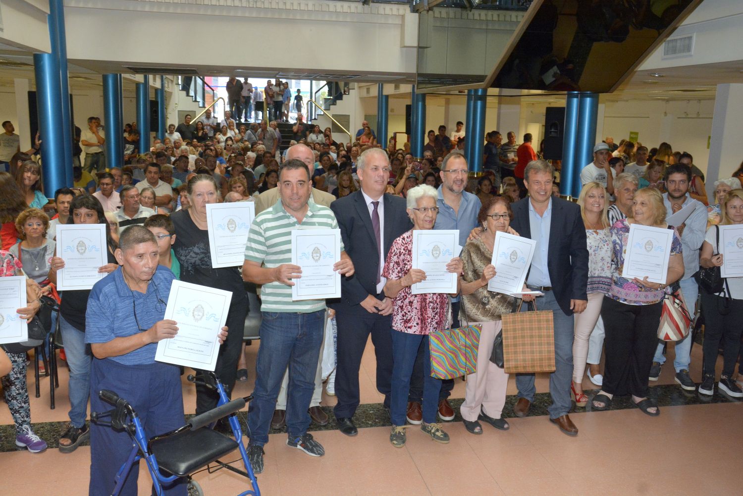 Cascallares y Perechodnik entregaron escrituras a vecinos de Don Orione