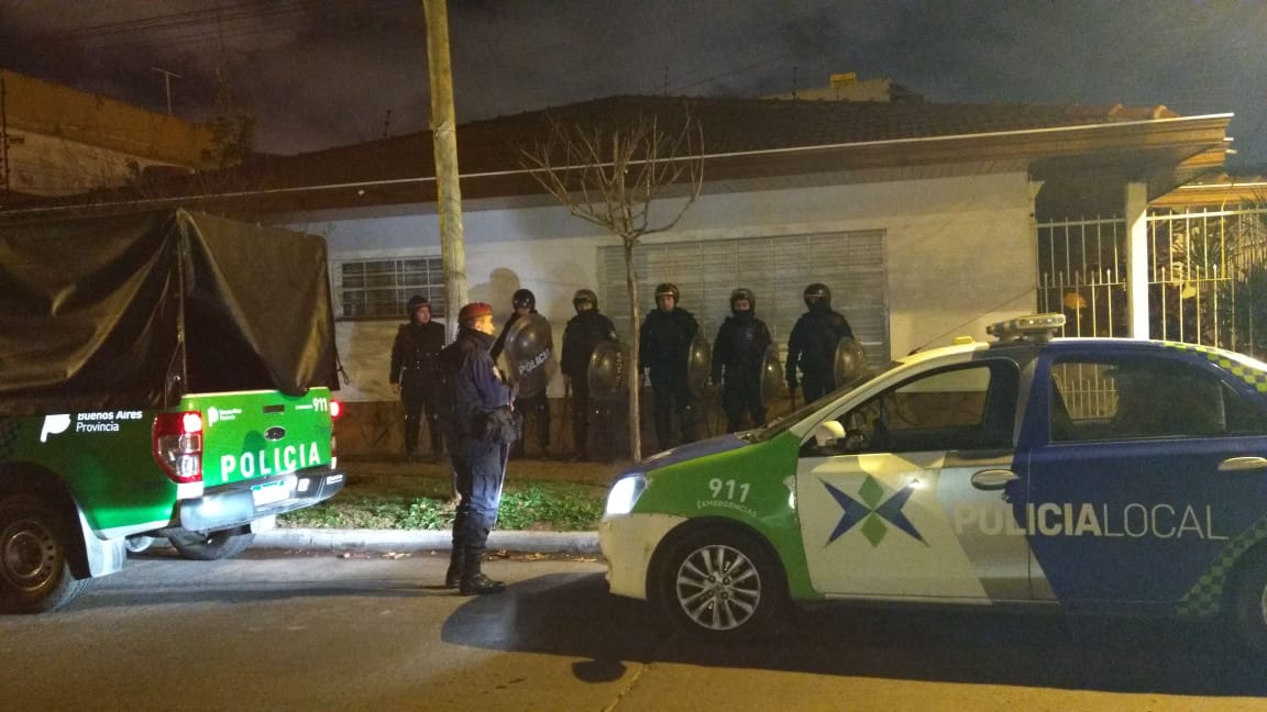 Detienen a un profesor por amenazas de bomba