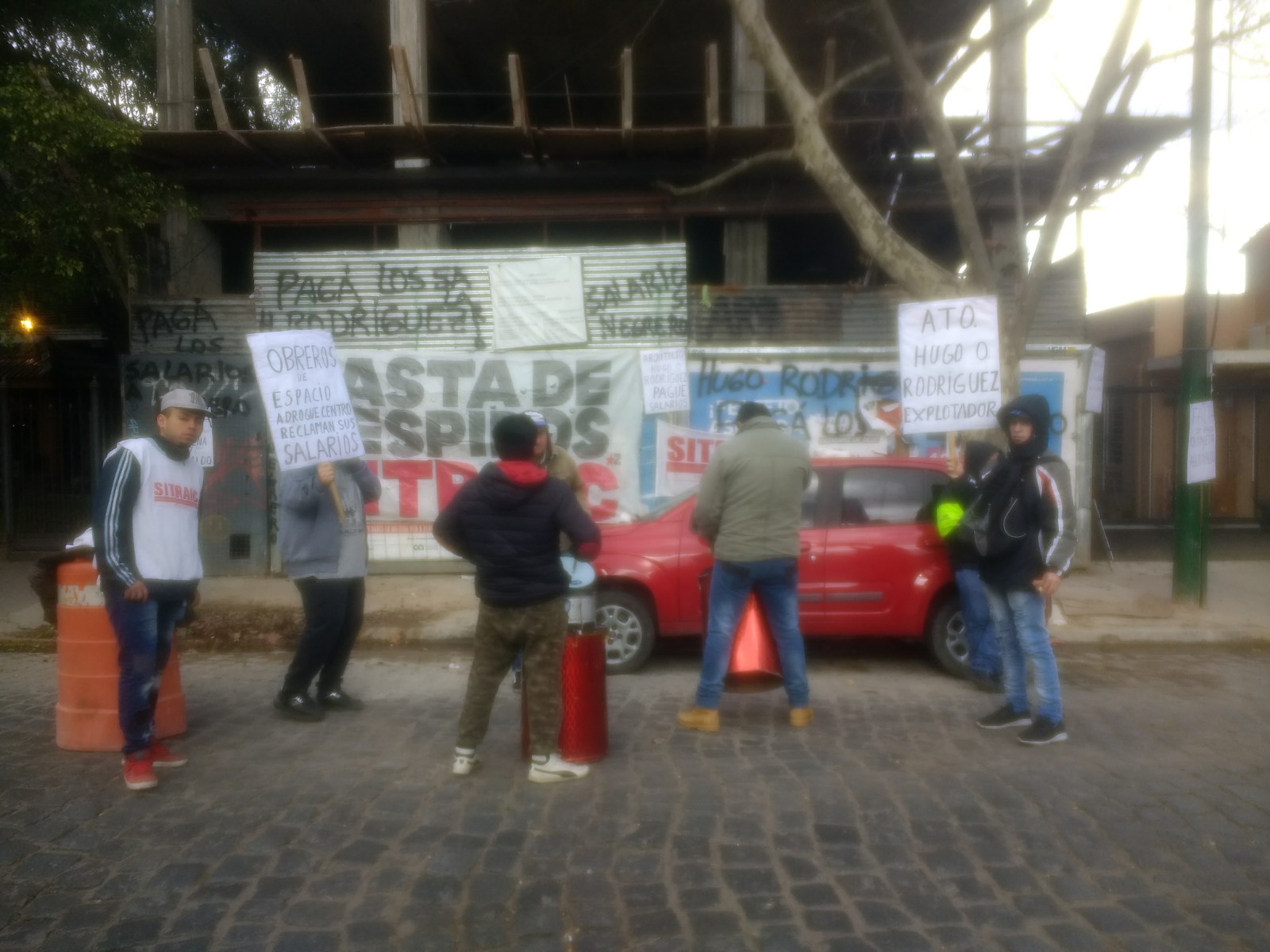 Adrogué: protesta de trabajadores de la construcción