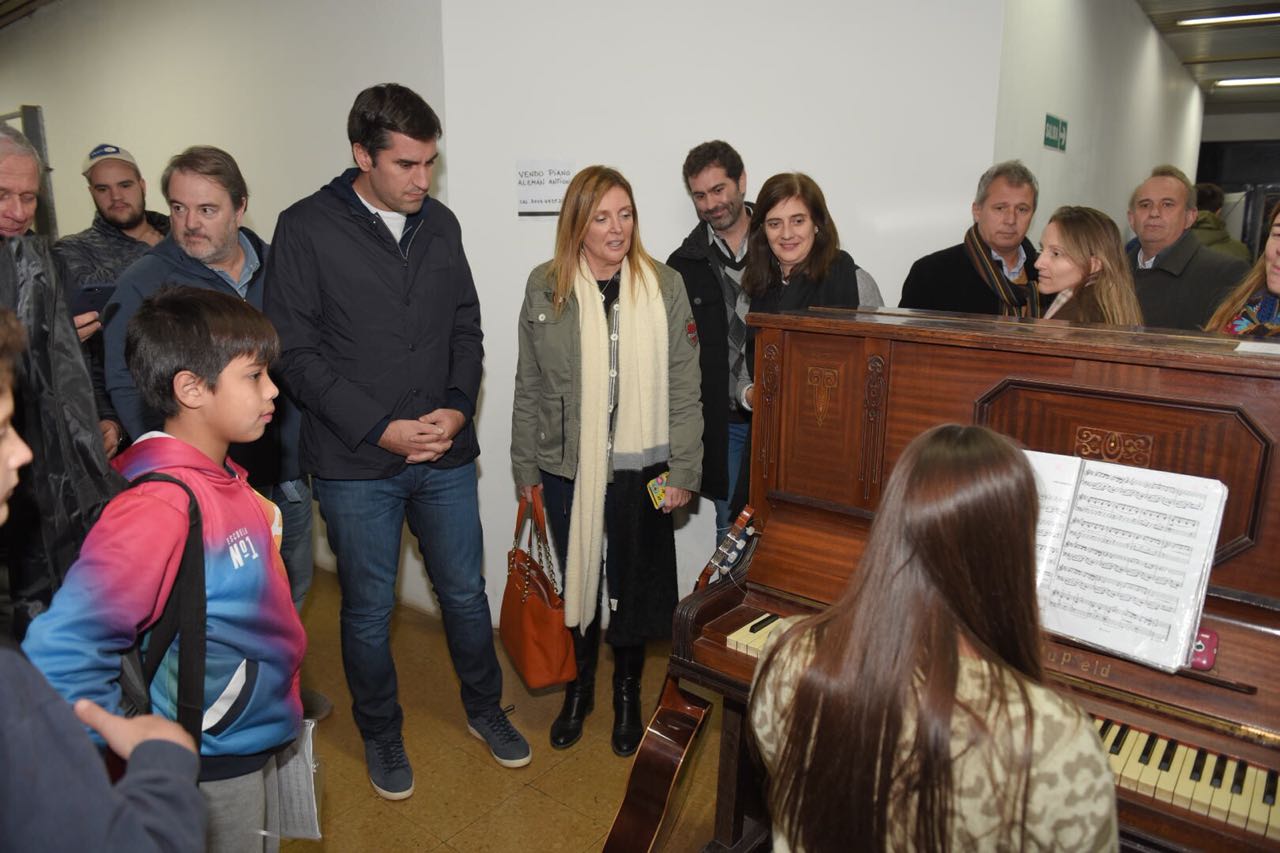 Mosca salió a buscar adhesiones en contra del traspaso de AYSA a Provincia