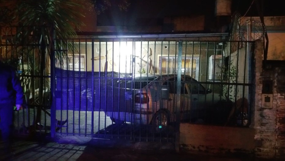 Claypole: entró a robar a la casa de una pareja de policías y murió baleado