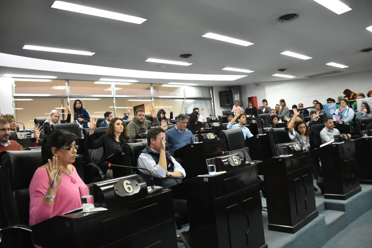 HCD: Crean una comisión para controlar el SAE y la infraestructura escolar