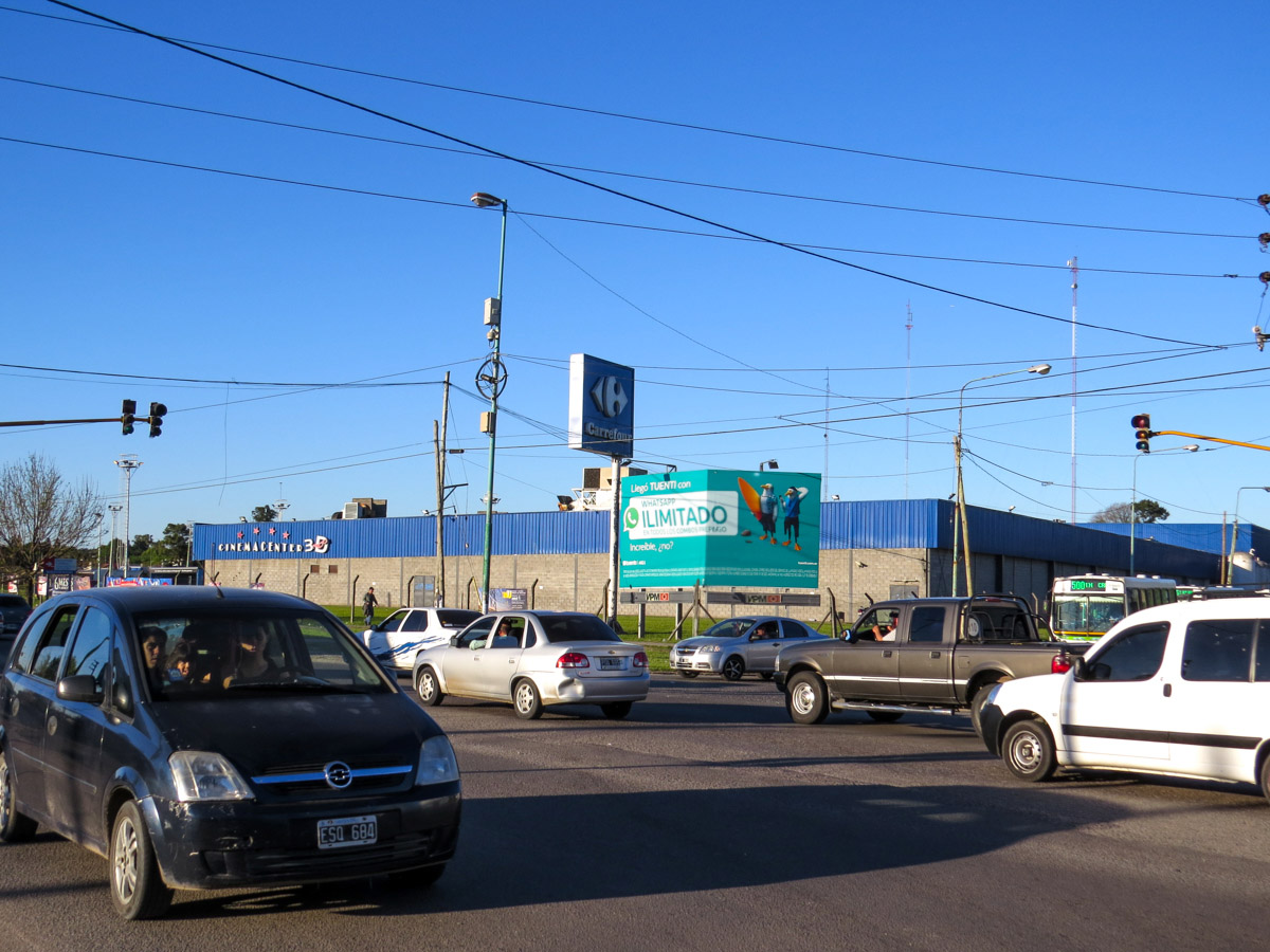 Denuncian robos en Carrefour de Varela con la complicidad de la administración