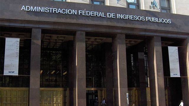 Denuncian recortes de sueldos y flexibilización en la AFIP