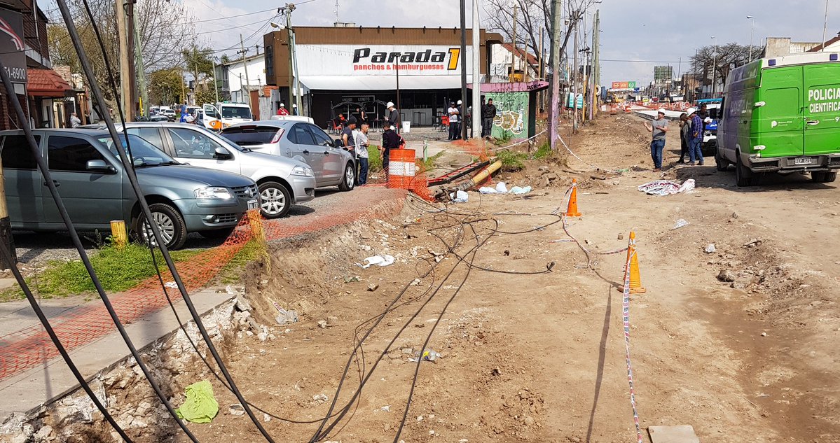 Murió un operario tras caerse una columna de Edesur