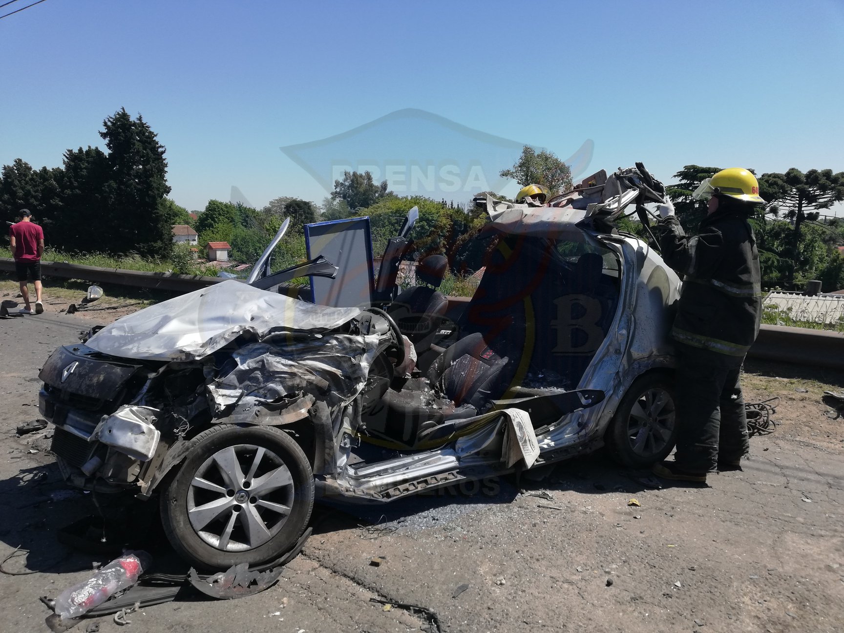 Se cruzaron de carril y chocaron a otro auto: murió un hombre