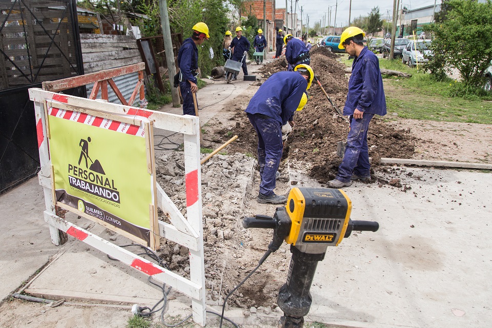 Iniciaron obras de cloacas en Kolynos y La Ribera