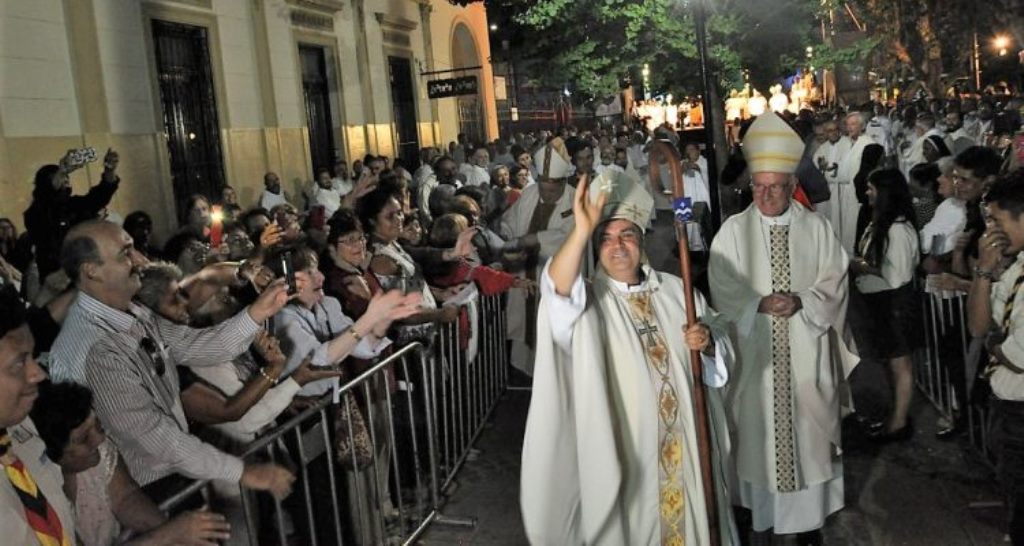 Le robaron al obispo Maxi Margni y se llevaron hasta su báculo