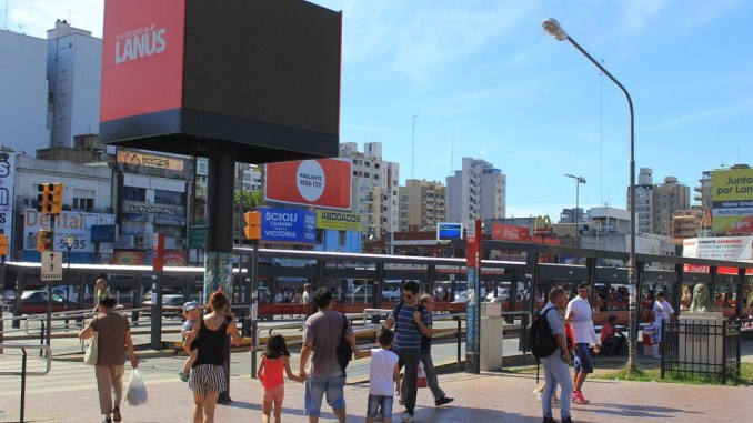 Lanús buscará controlar la venta ambulante