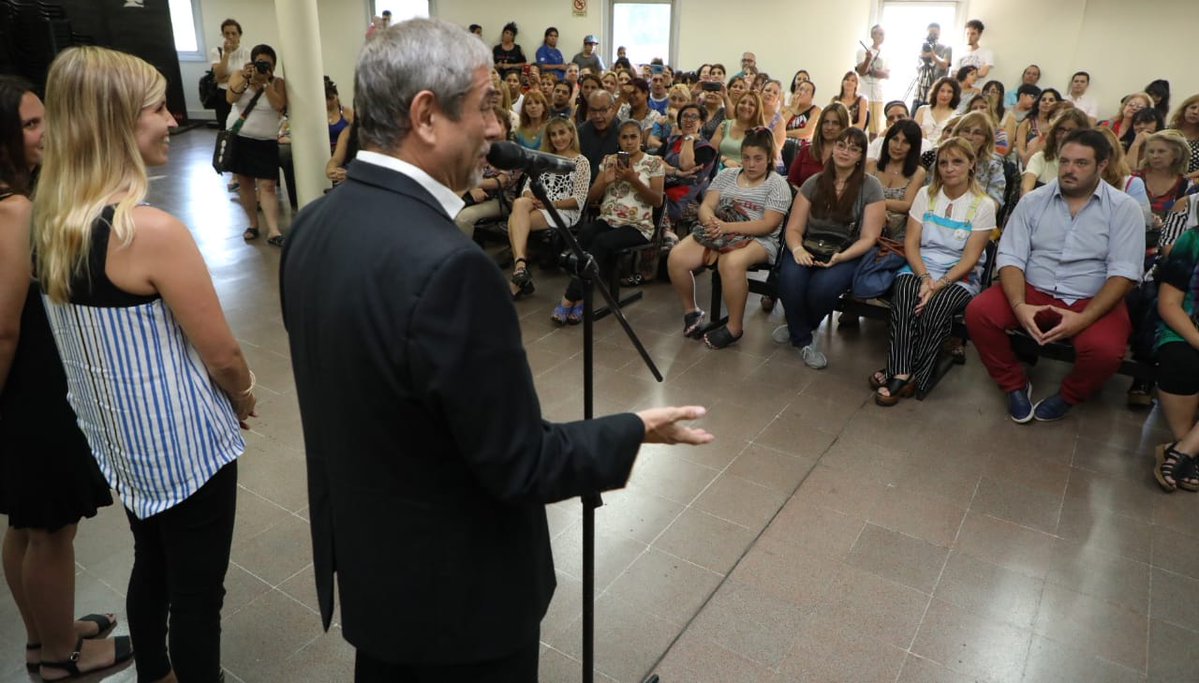 Ferraresi entregó más de 20 millones de pesos para escuelas y jardines