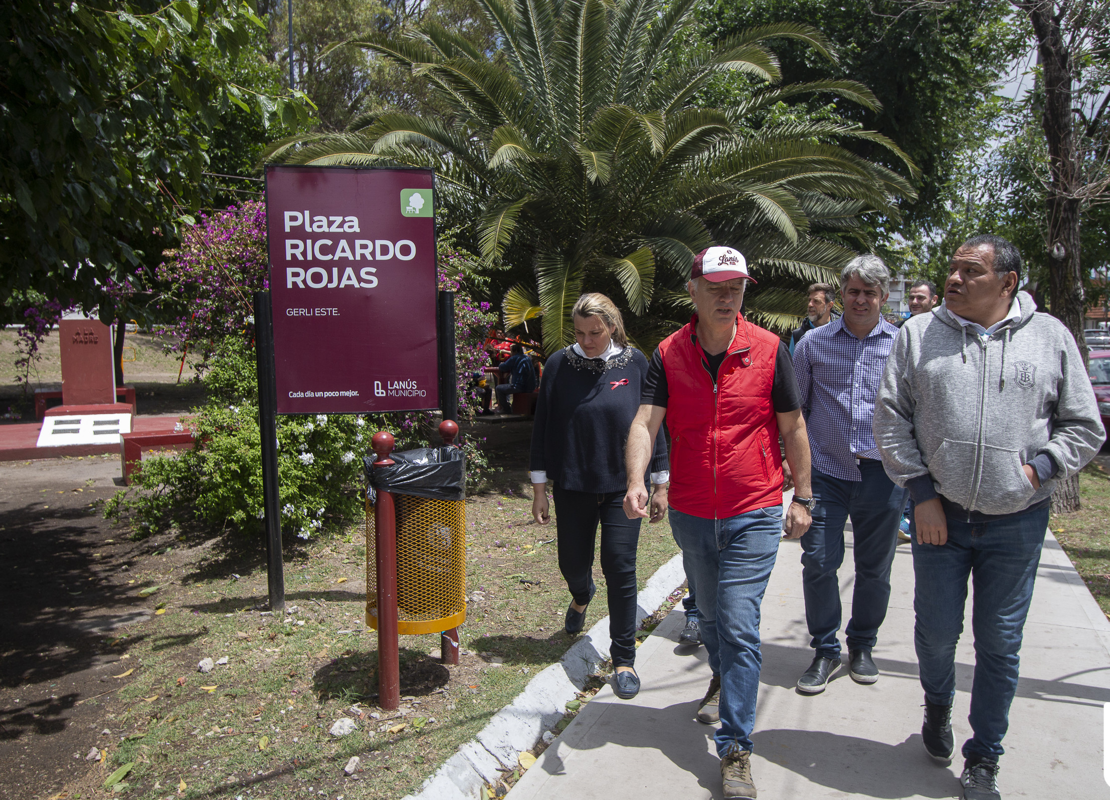 Grindetti inauguró la remodelación de la plaza Ricardo Rojas