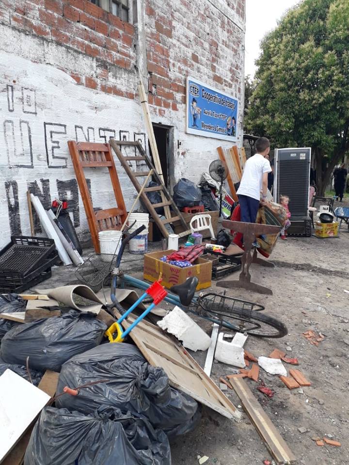 Polémica y amenazas tras el desalojo de una familia con cinco chicos
