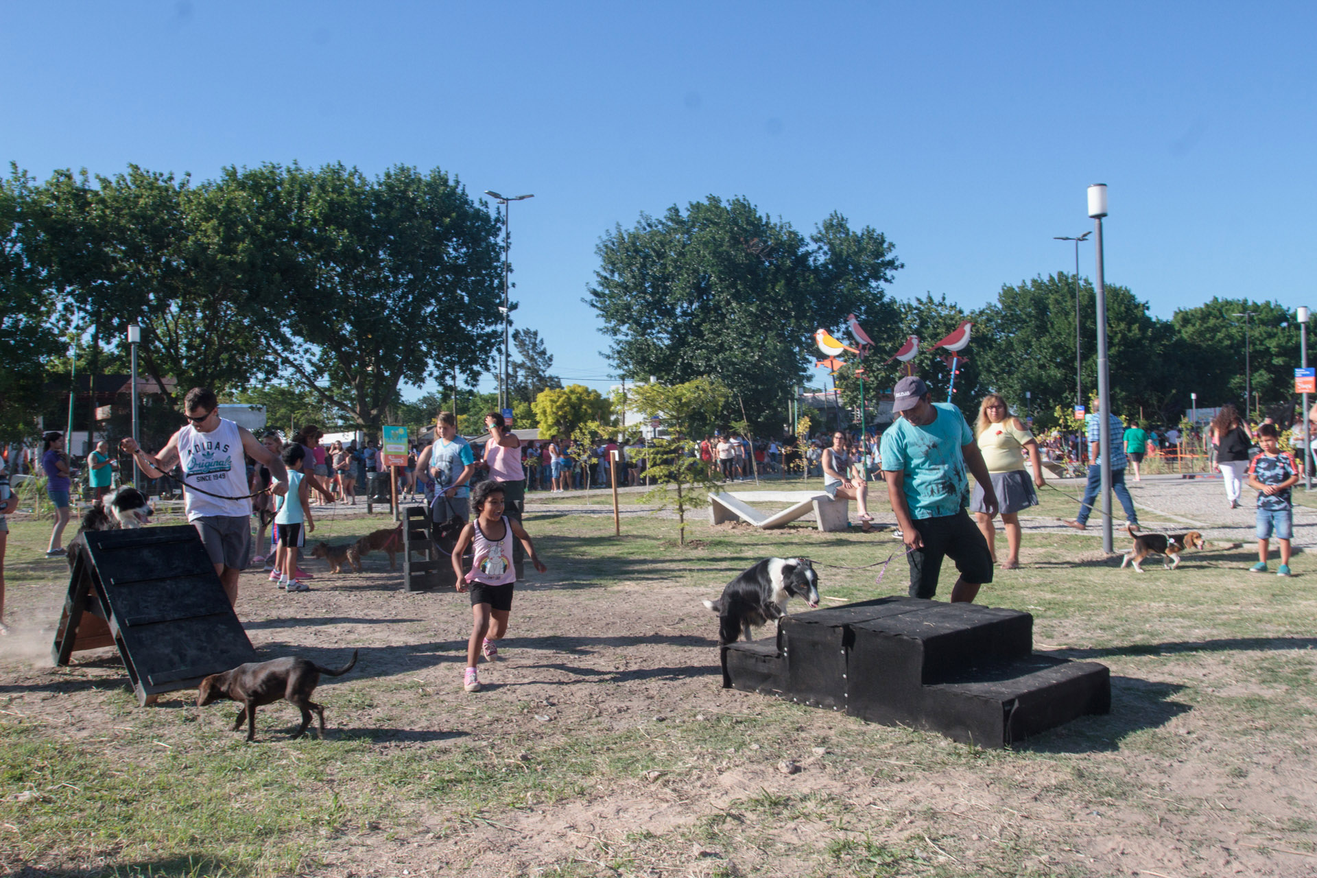 Mussi inauguró un parque para mascotas