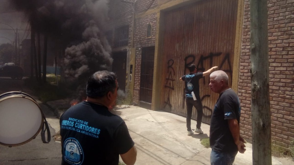 Reclaman por la reincorporación de tres trabajadores despedidos de una curtiembre