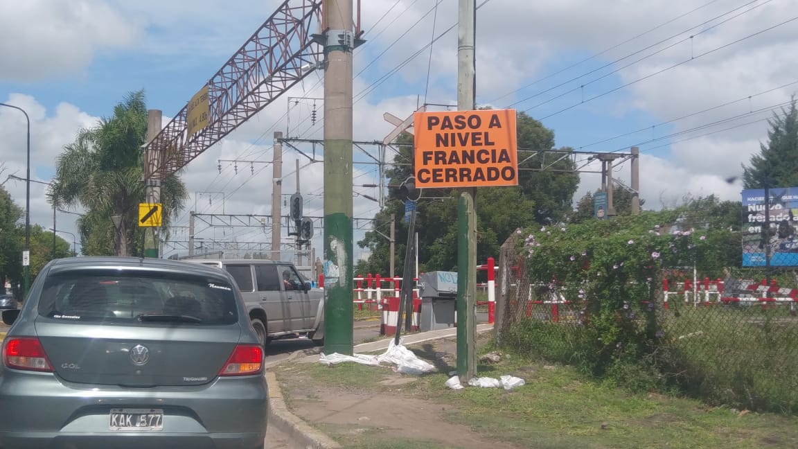 Longchamps: por dos meses, continuará cerrado el paso a nivel de Francia