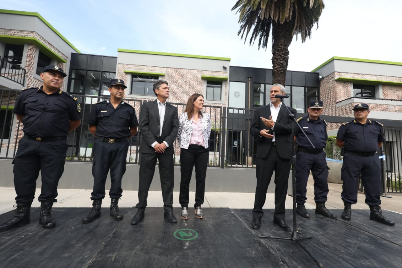 Ferraresi entregó patrulleros, incorporó 300 policías e inauguró dependencias de seguridad